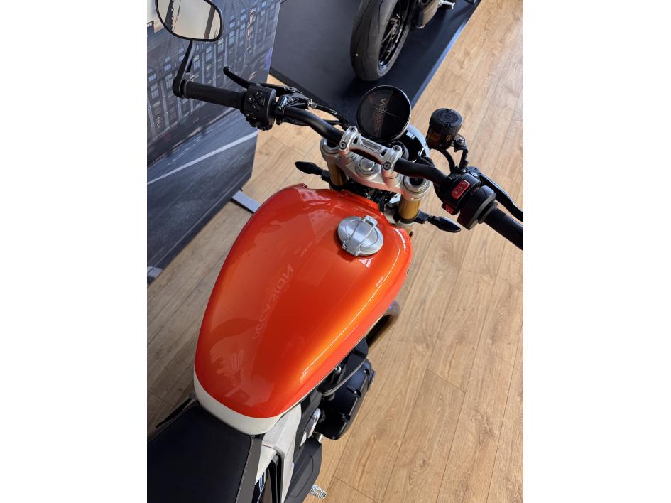 TRIUMPH SPEED TWIN 1200