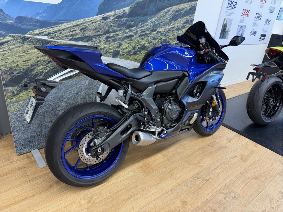 YAMAHA YZF-R7