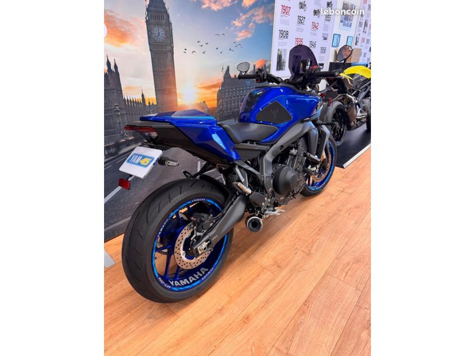 YAMAHA MT-09