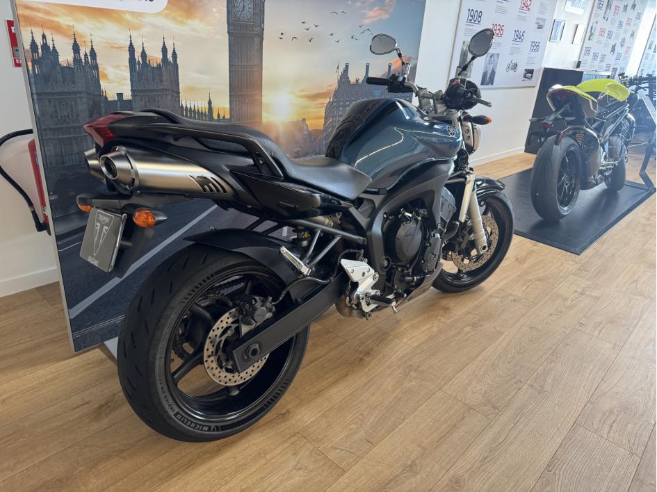 YAMAHA FZ6 (98CV)
