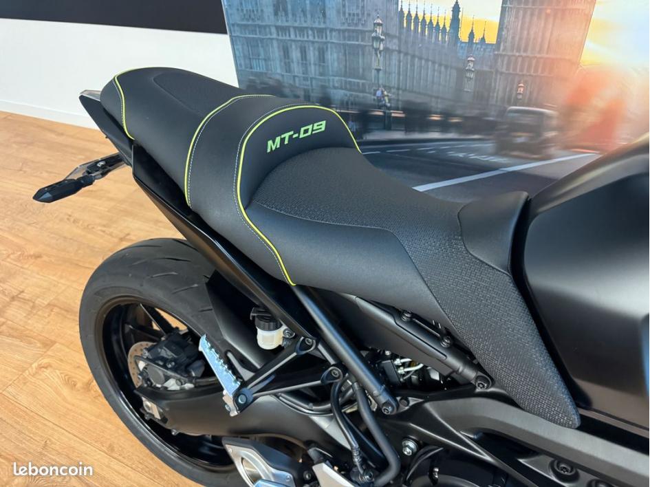 YAMAHA MT-09