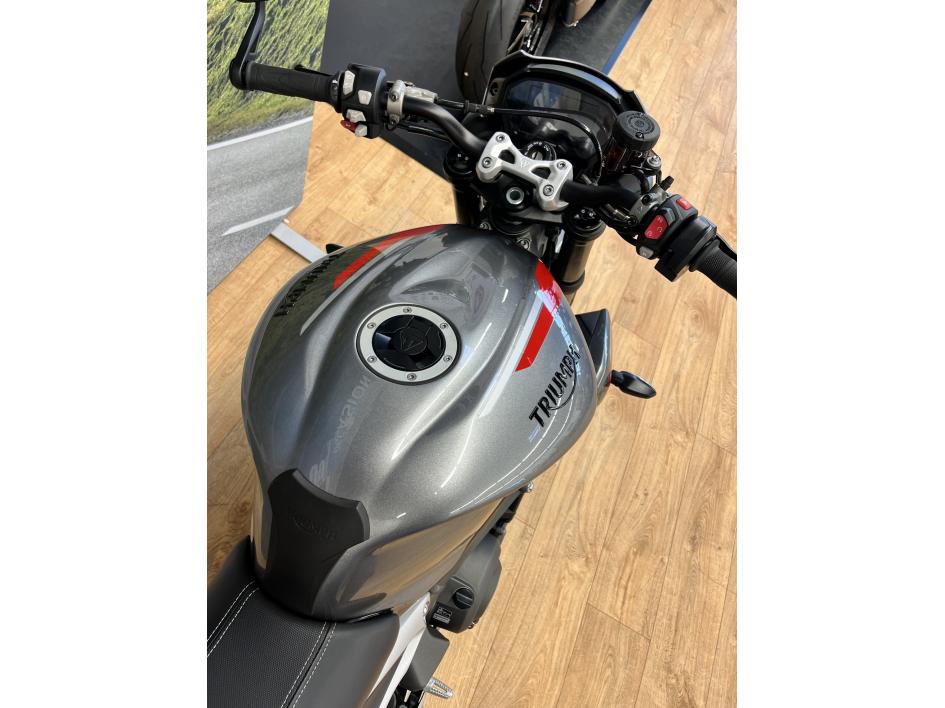 TRIUMPH STREET TRIPLE 765 RS