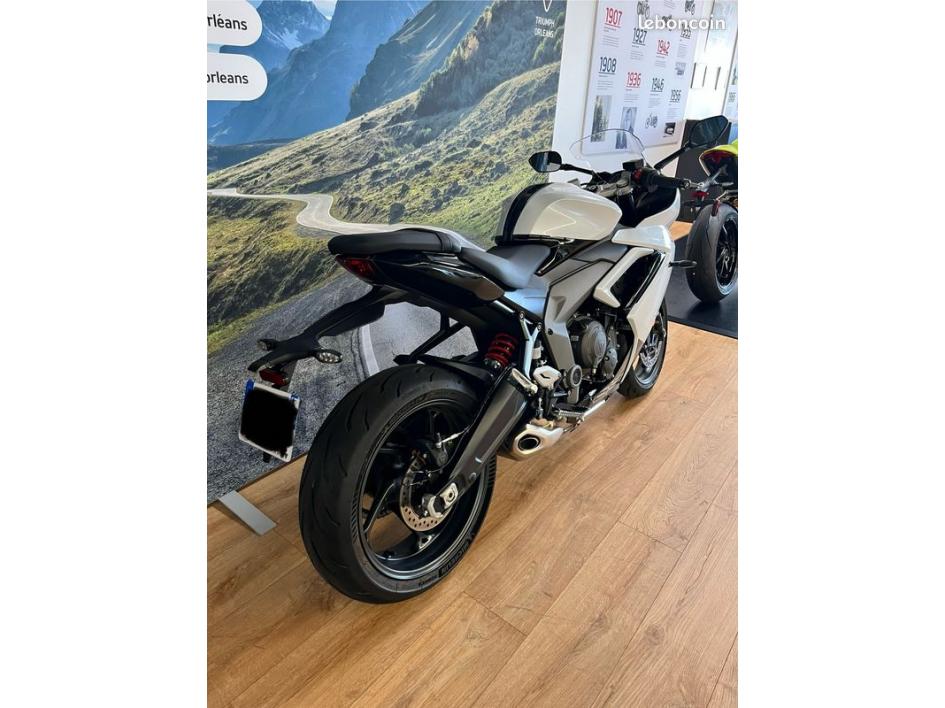 TRIUMPH DAYTONA 660 FULL