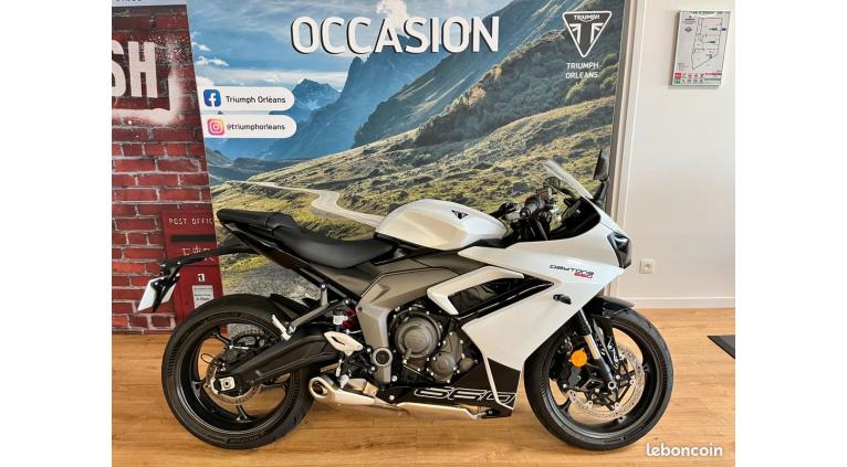 TRIUMPH 	DAYTONA 660