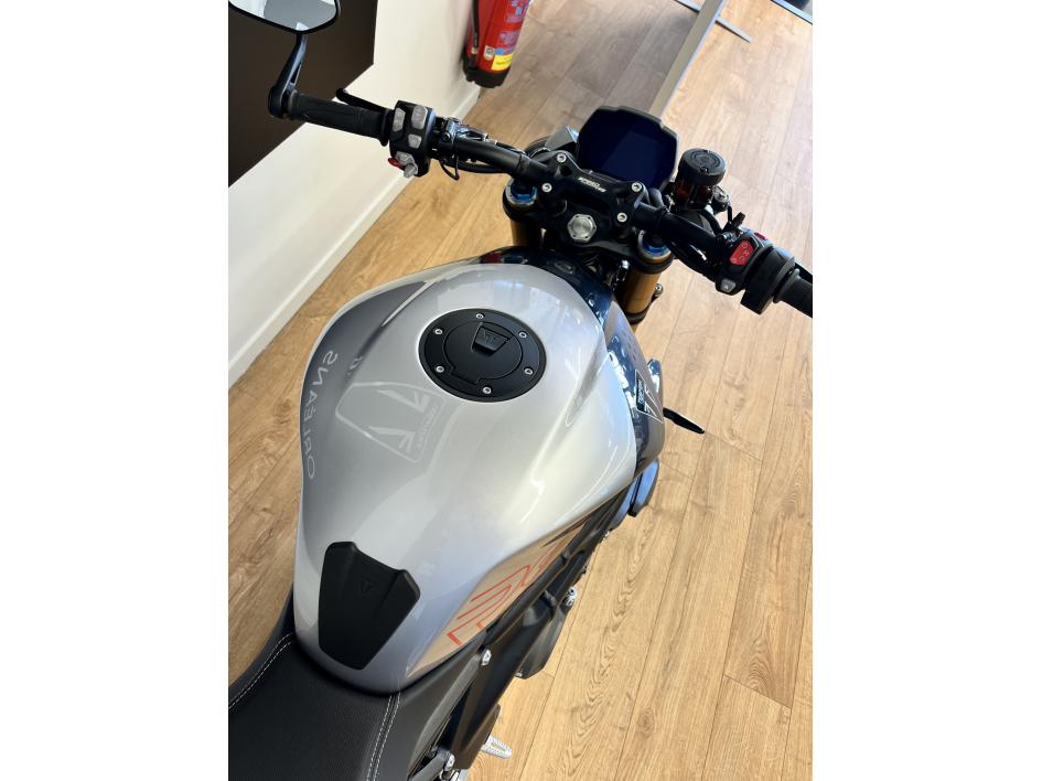 TRIUMPH SPEED TRIPLE 1200 RS